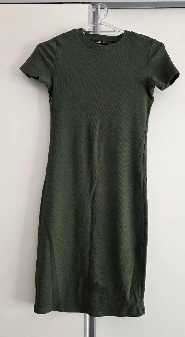 Vendo vestido Zara canelado. 