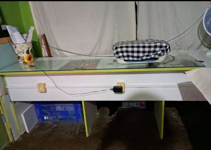BANCADA PARA COMPUTADORES JÁ COM AS TOMADAS