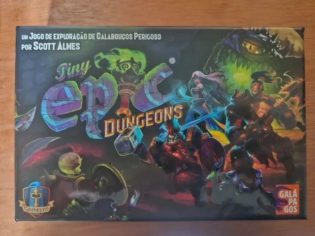 Tiny Epic Dungeons + Expansão Histórias (Versão Galapagos)