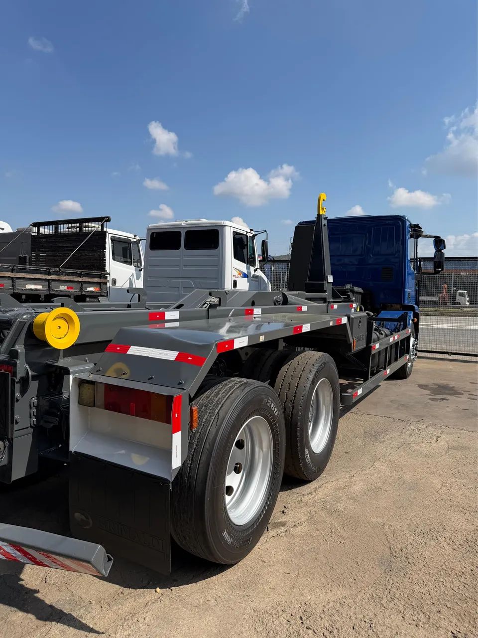 Roll-off roll-off