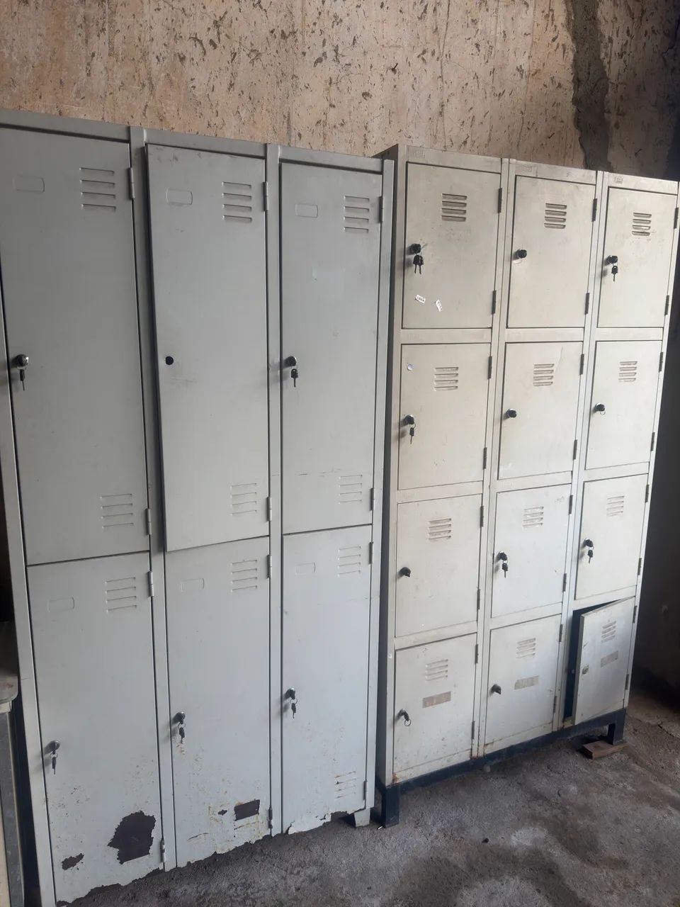 Armários 12 e 06 portas de aço 