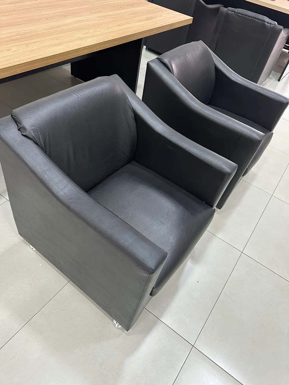Poltronas em courino 