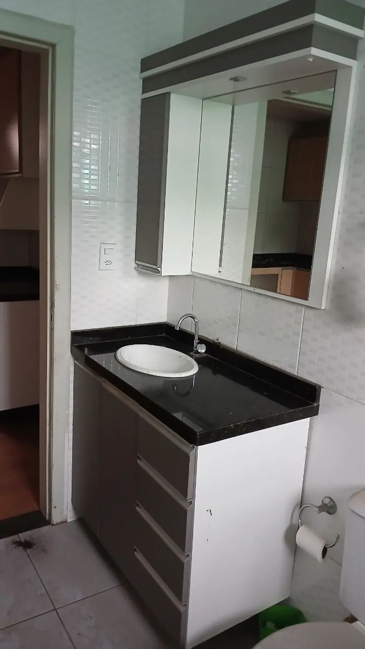 Armário de banheiro com espelho em MDF