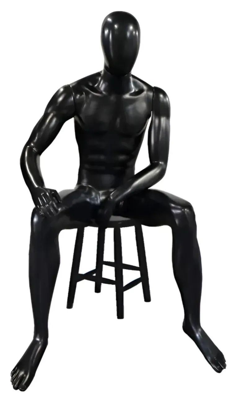 Vendo manequim masculino sentado preto
