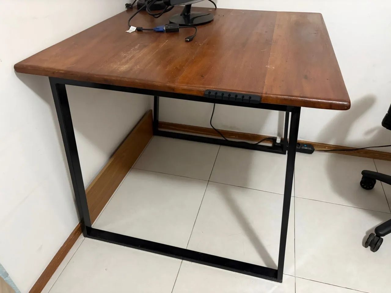 Vendo mesa de madeira maciça - Foto 3