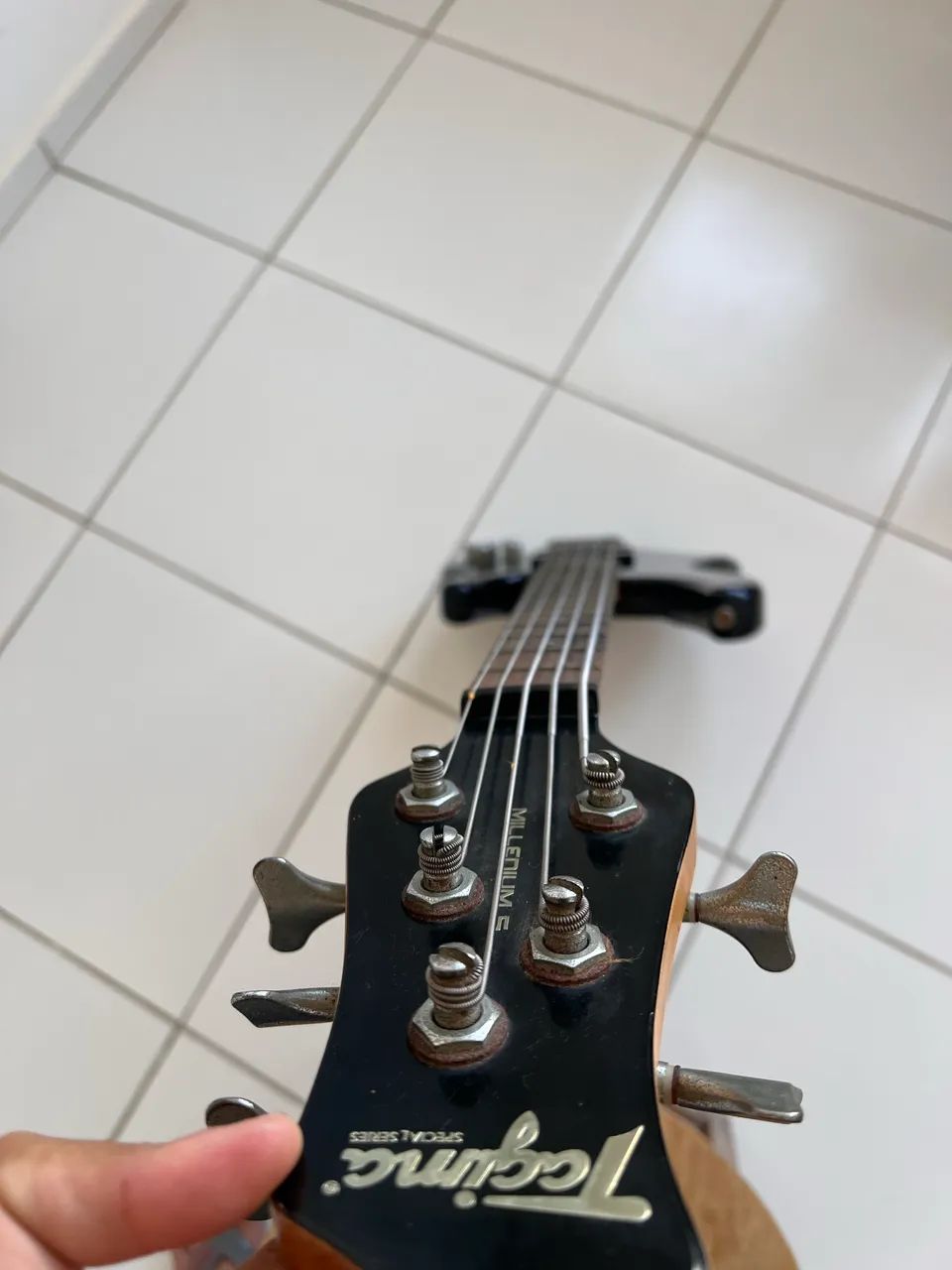 Baixo Tagima milênio 5 - Foto 4