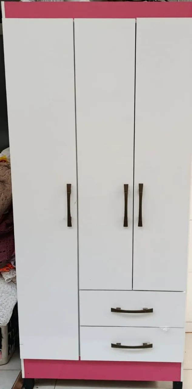 Guarda roupa infantil com 3 portas e 2 gavetas - Foto 2