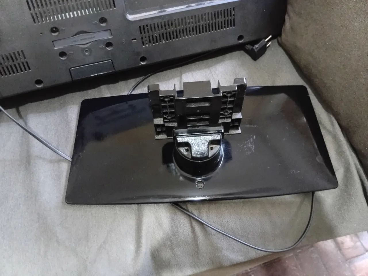 Tv lg 32 polegadas com defeito não e smart só com som - Foto 3