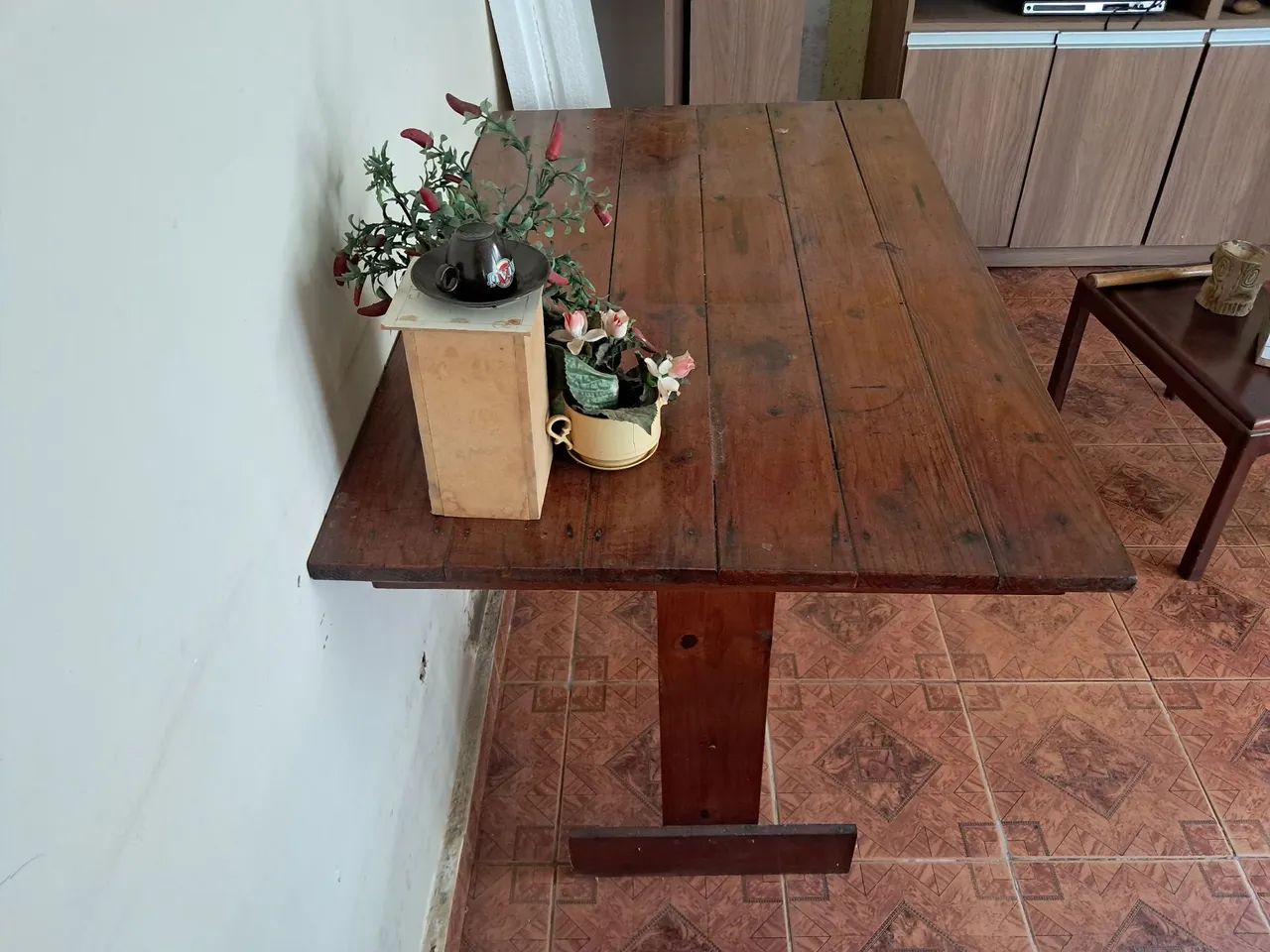 Mesa de madeira maciça.  - Foto 3