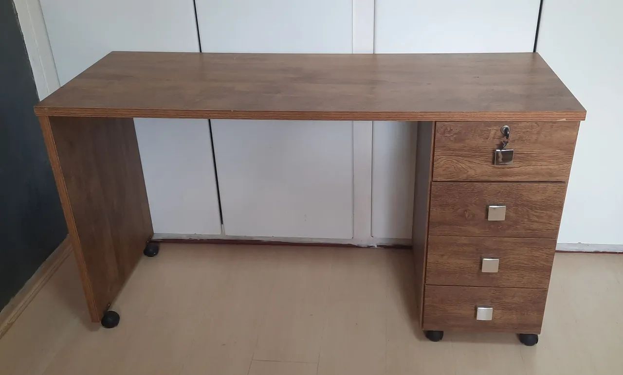 Escrivaninha Mesa para computador com gavetas e chave  - Foto 4