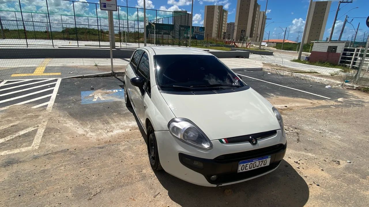 Fiat Punto Attractive 1.4 Fire Flex 8V 5P 2013 - Foto 2