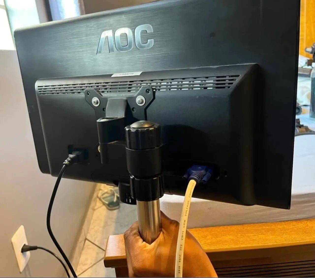 Monitor AOC E950SWN 18,5" VGA + Suporte VESA - Foto 3