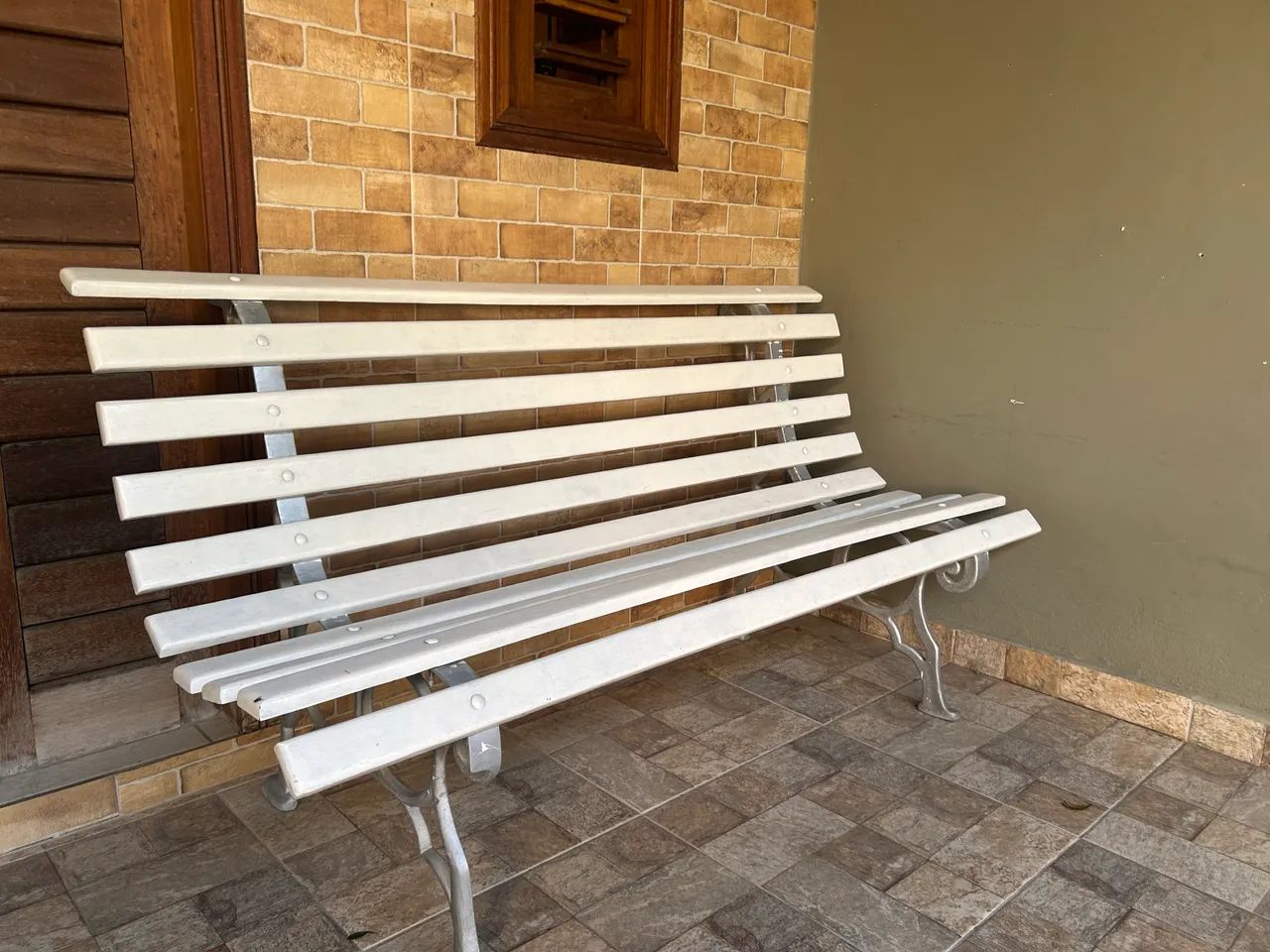 Banco de jardim em madeira