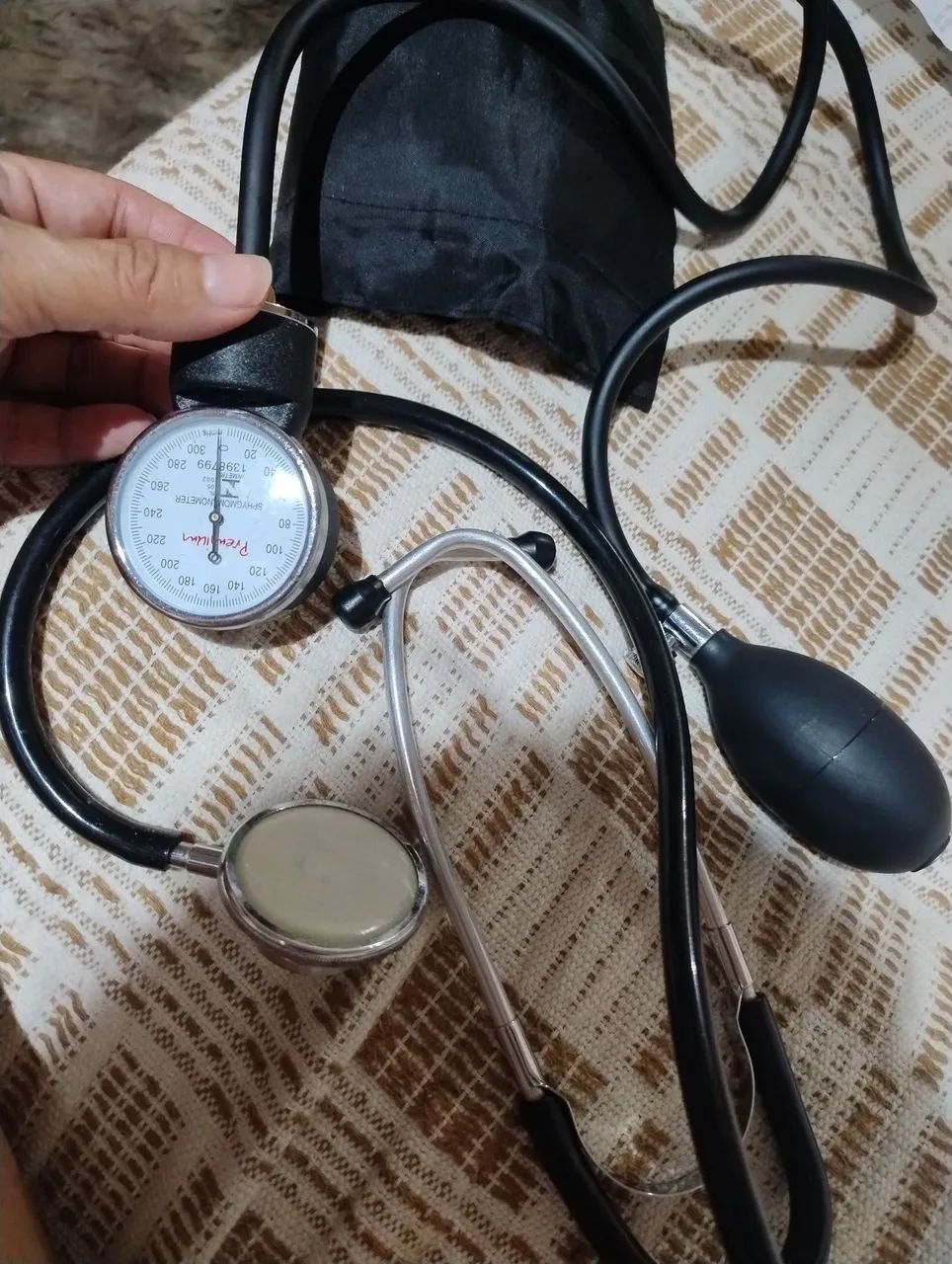 Vendo aparelho de medir pressão arterial  - Foto 4