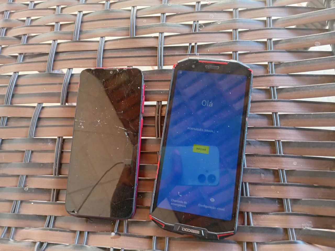 Vendo celular 1 funciona e outro não 