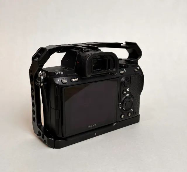 Câmera Sony A7III Alpha A7 3 Full Frame 4K + Cage SmallRig - Foto 2