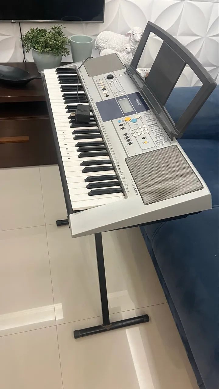 TECLADO YAMAHA PSR- E323 - Instrumentos musicais - Setor