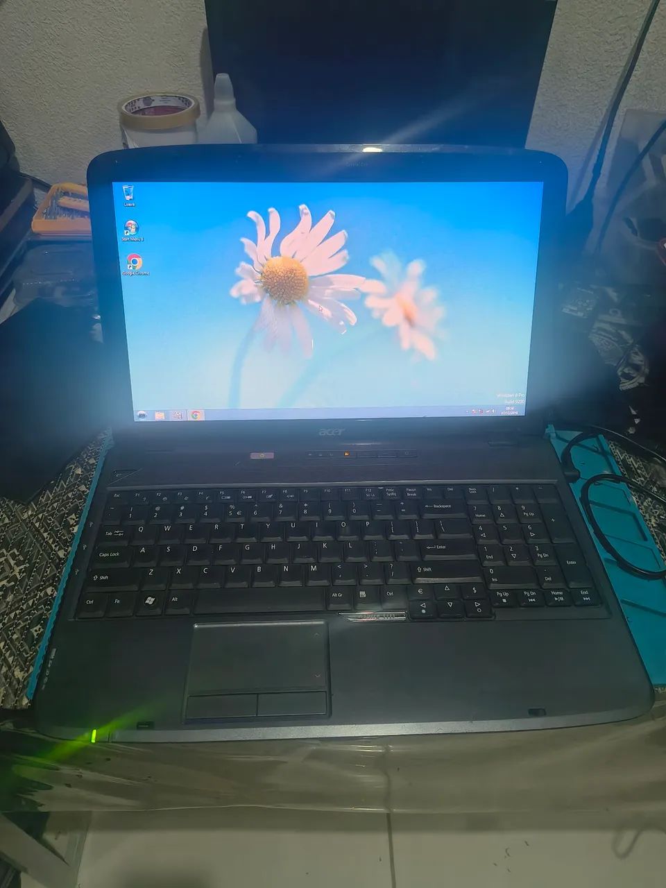Notebook quebra galho, funciona tudo perfeitamente conectado na tomada! 