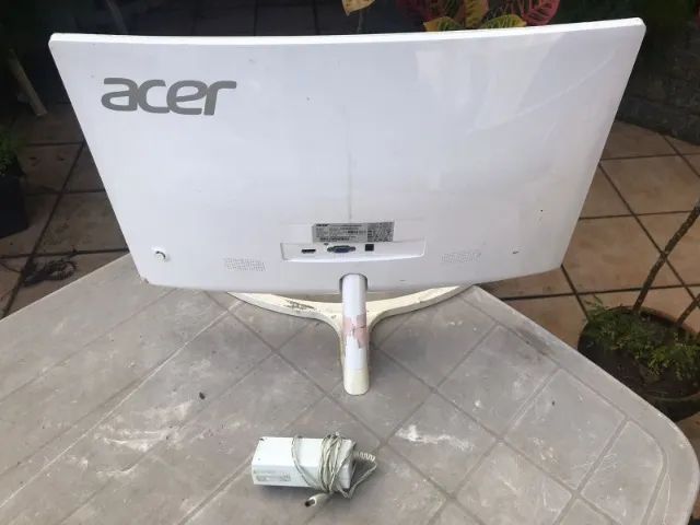 Monitor Curvo Acer 24" Leia o anuncio