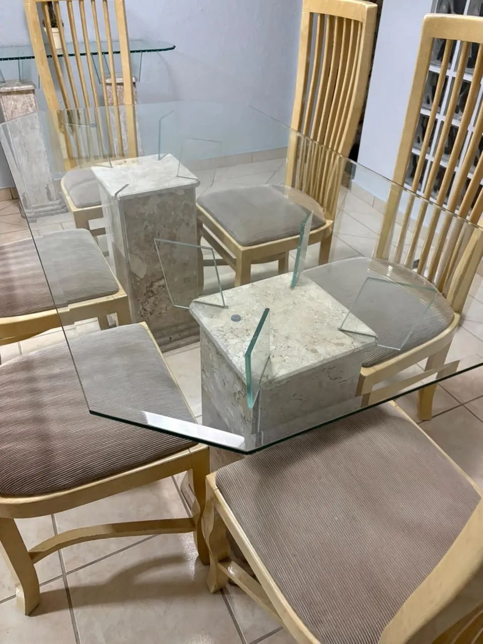 mesa com pedra de travertino com 6 cadeiras  - Foto 2