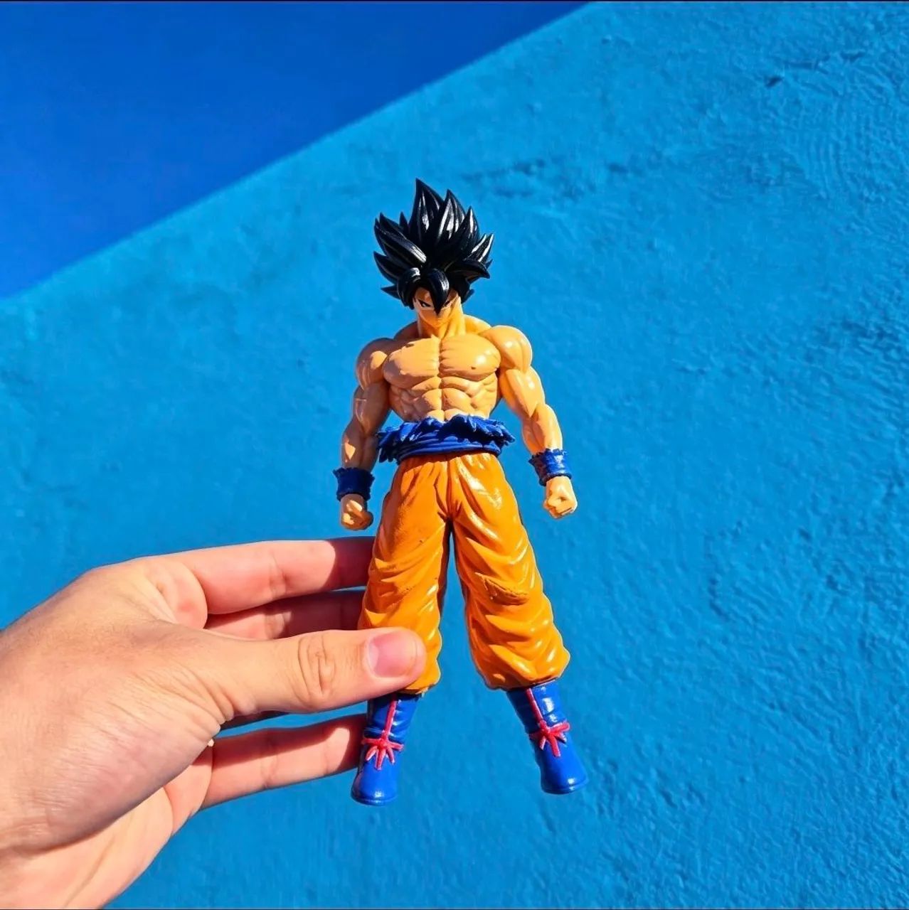 Goku Determinado 20 cm - Pintado à Mão | Edição Premium
