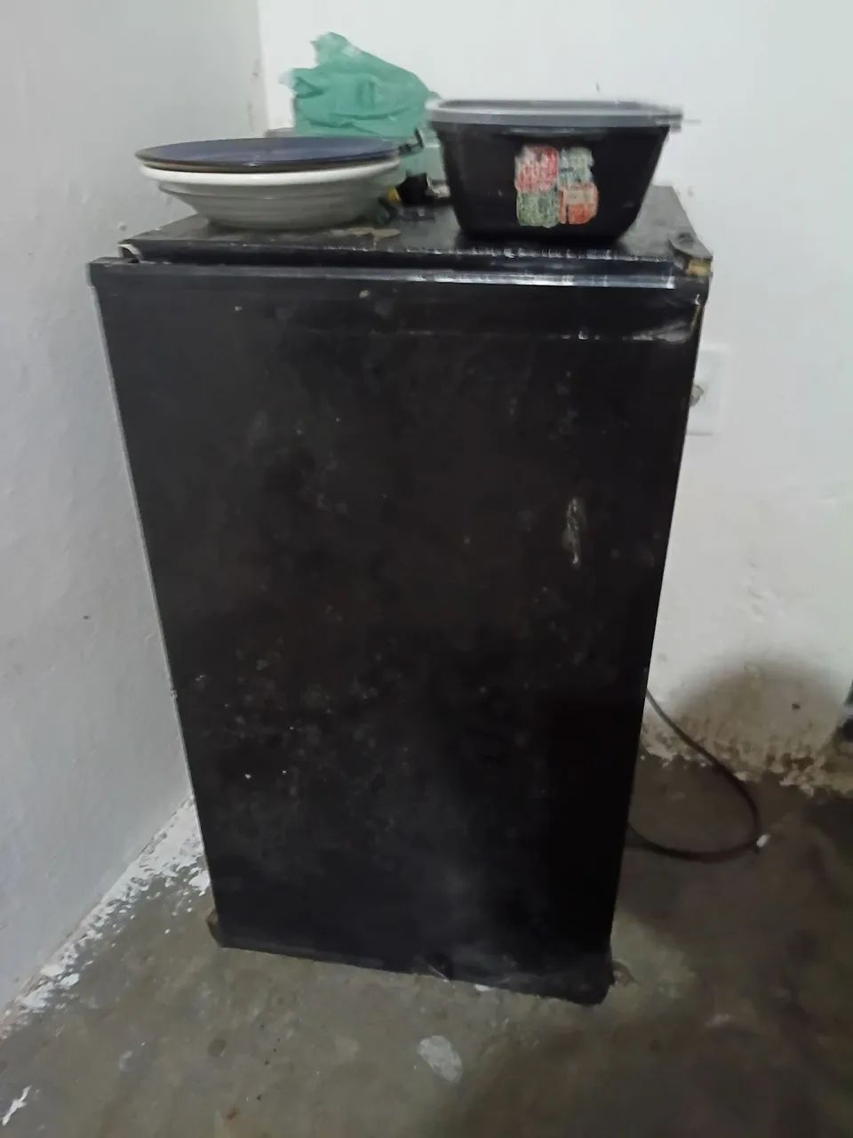 Vendo frigobar funcionando perfeitamente só a porta que tá solta 