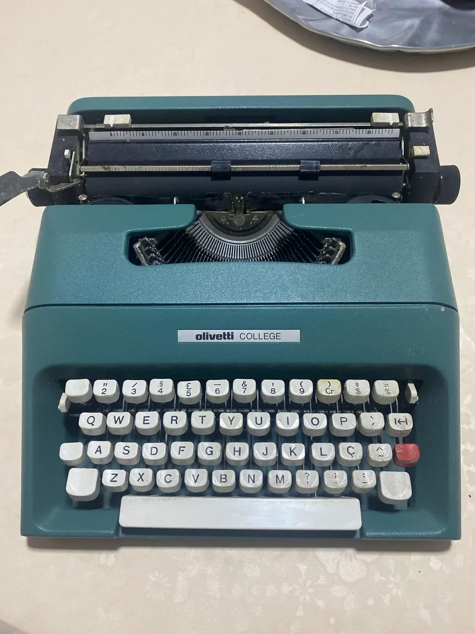 Máquina de escrever olivetti collegw65624297965185122