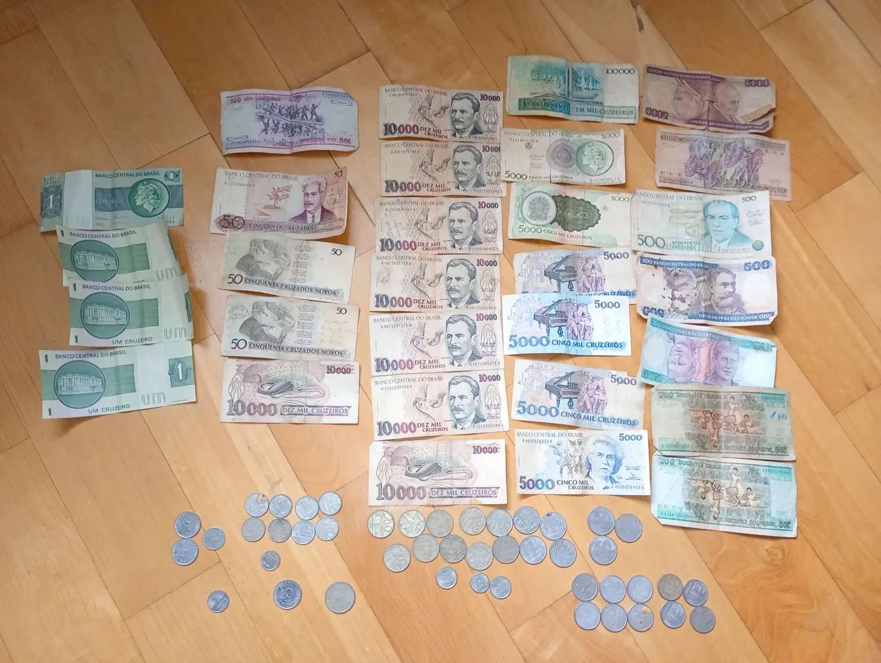 Notas e moedas antigas 