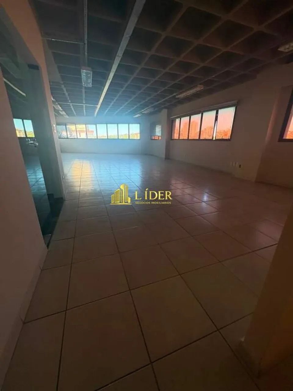 SALA COMERCIAL BEM LOCALIZADA - Foto 4