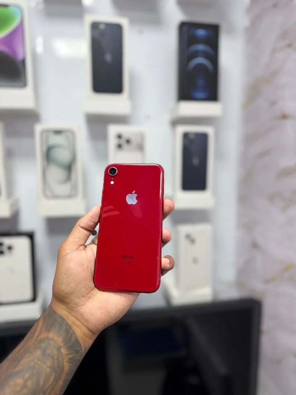 IPHONE XR 64GB RED<br>R$ 699,00 - Celulares e Smartphones