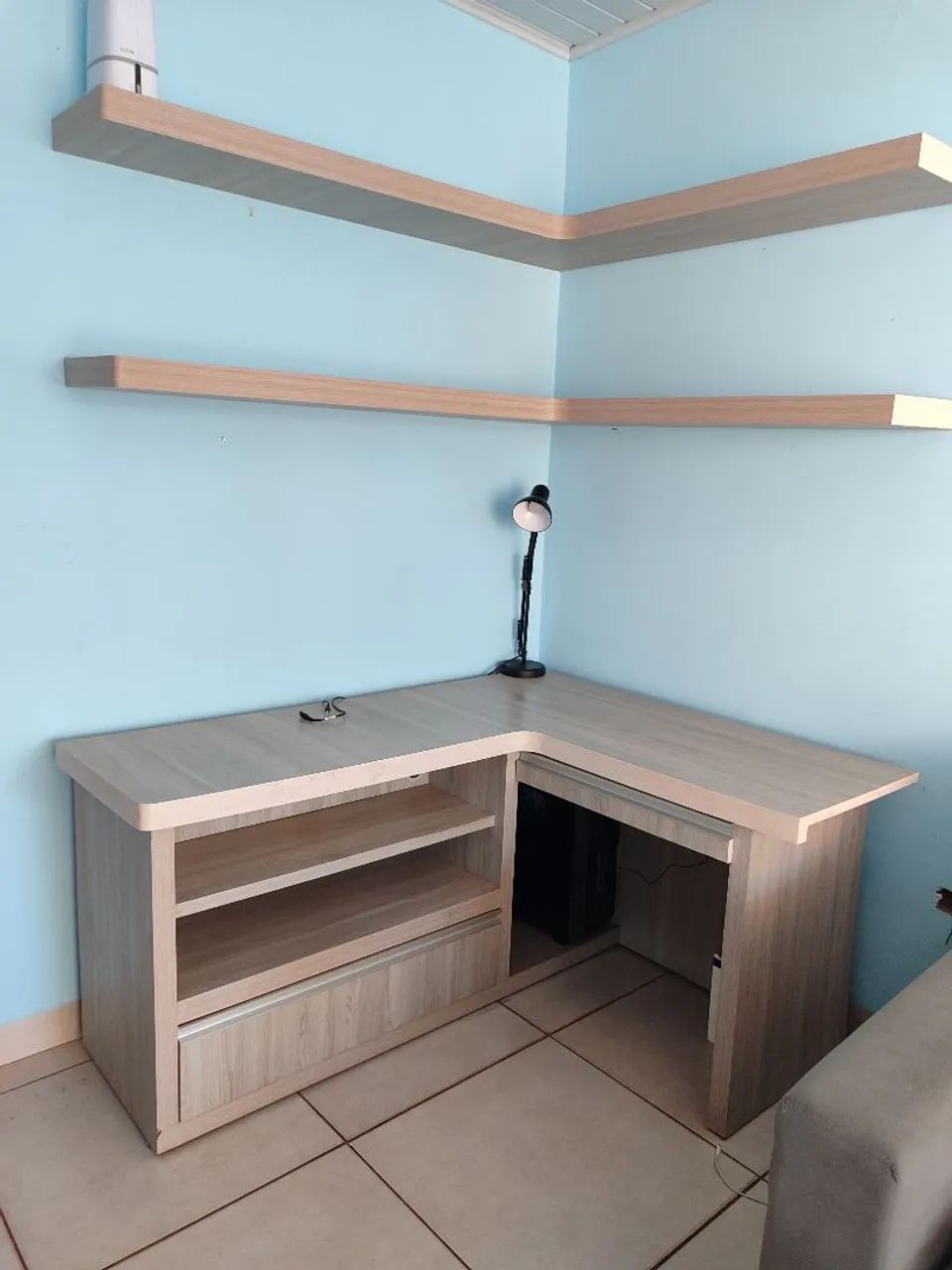 Mesa de escritório com prateleira - Foto 2
