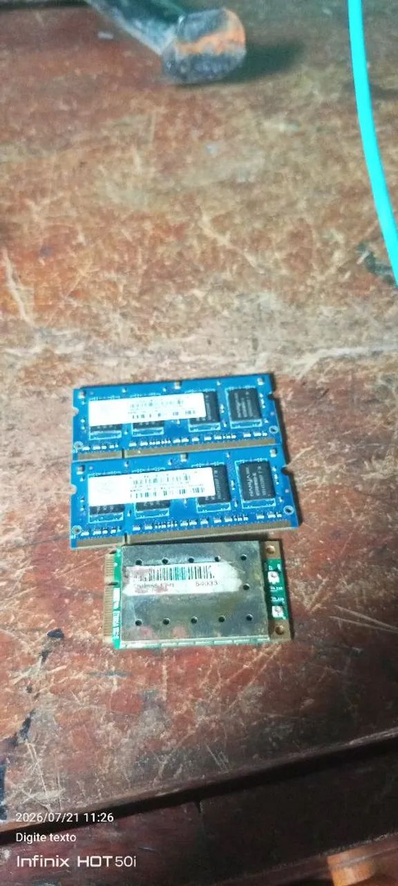 Vendo dois pentes de memória ram de 1GB cada para notebook e um módulo de wi-fi notebook 