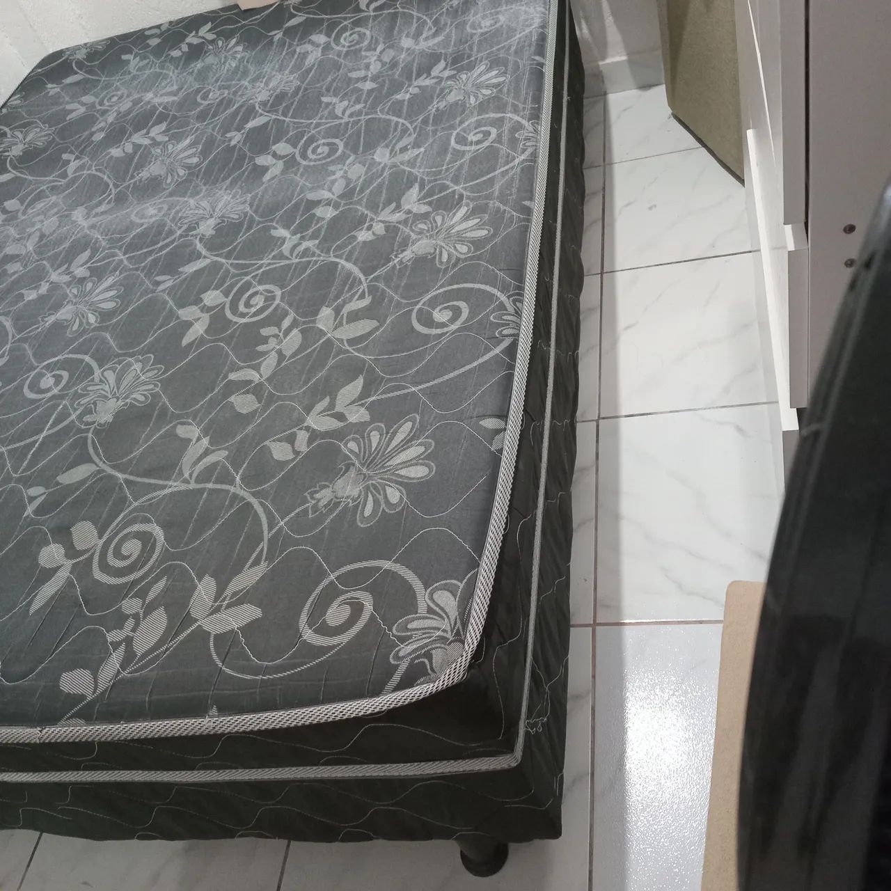 Cama de casal,valor 150,00 falar no chat