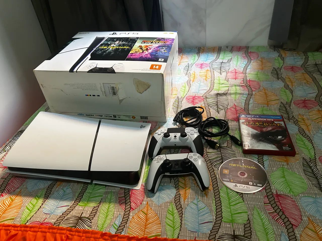 PlayStation 5, memória 1tb , com 2 controles + 8 jogos 