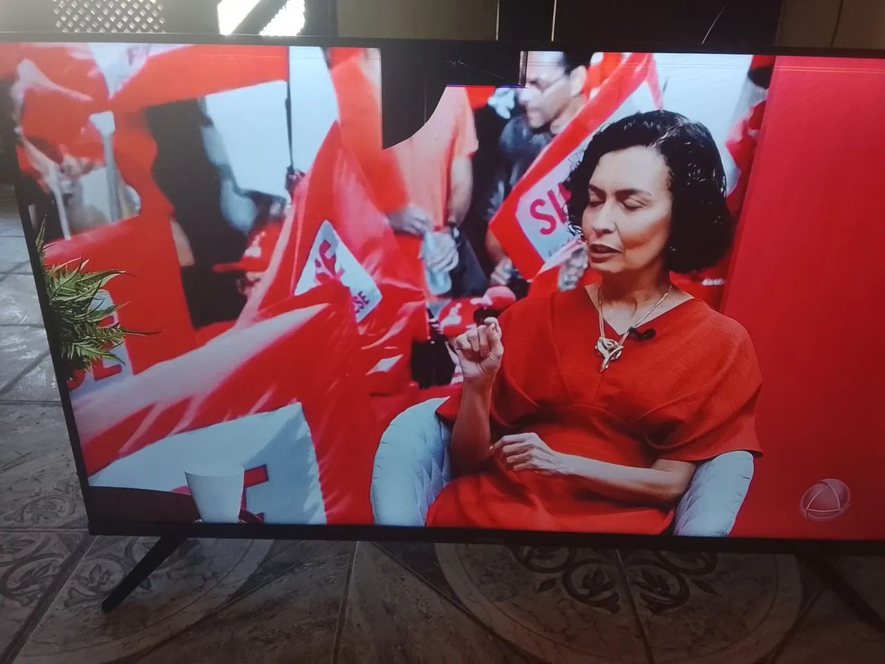Vendo televisão obs: pra tirar as peças  - Foto 2