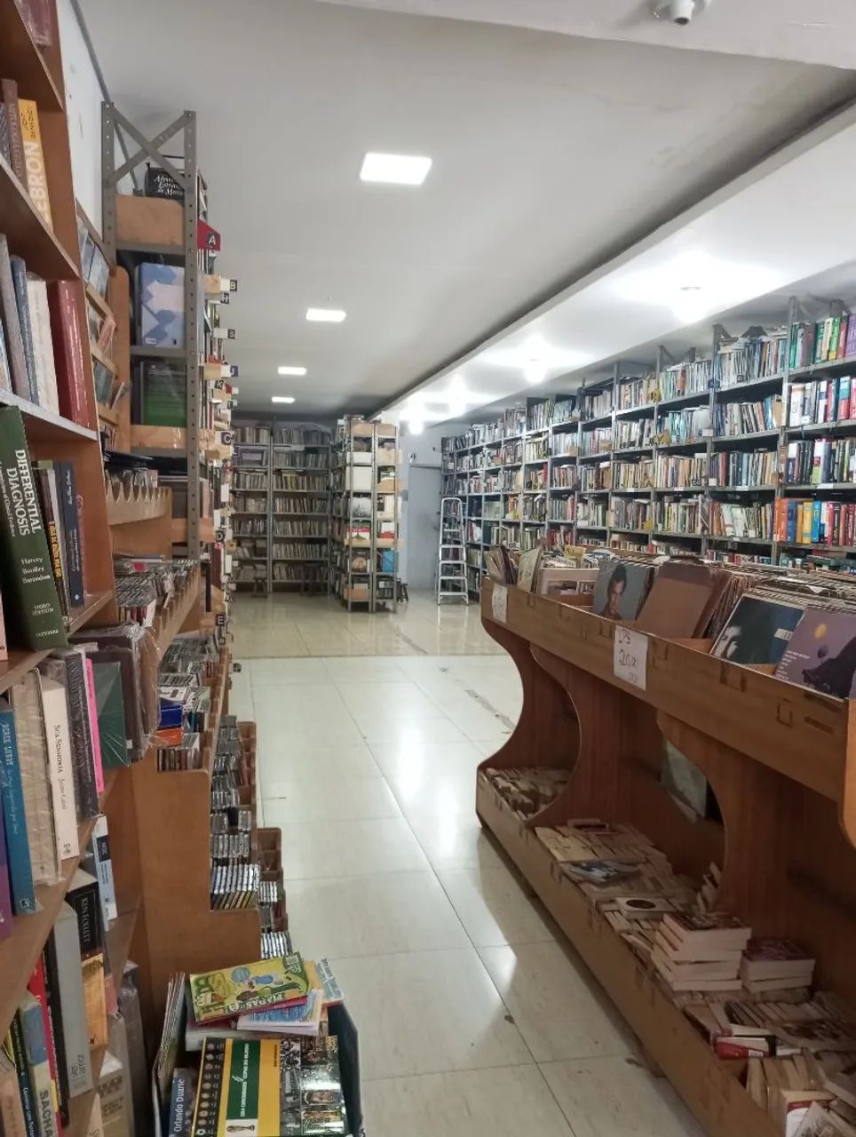 Vende-se acervo