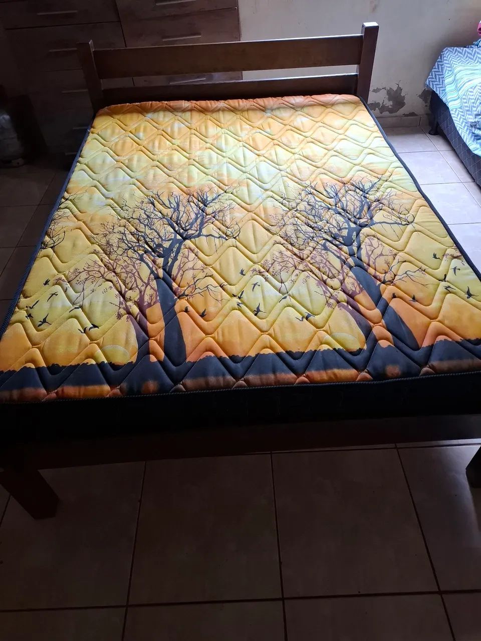 Cama madeira mais colchão...