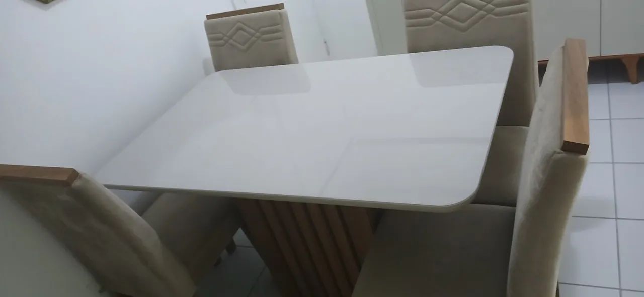 Mesa com 4 cadeiras