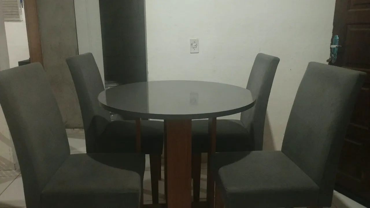 Mesa de jantar 4 cadeiras