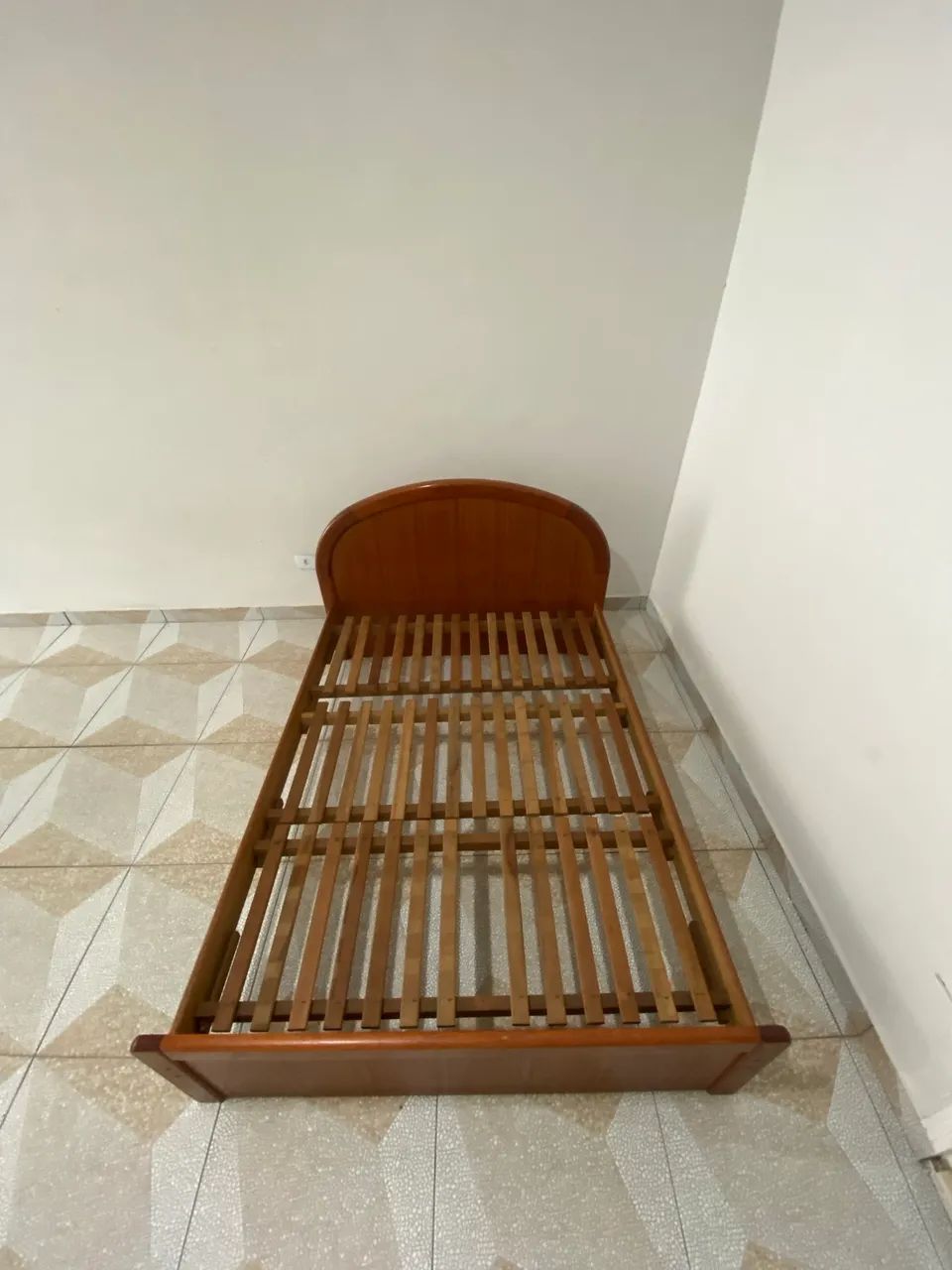 Cama de Casal em Madeira Maciça - Foto 2