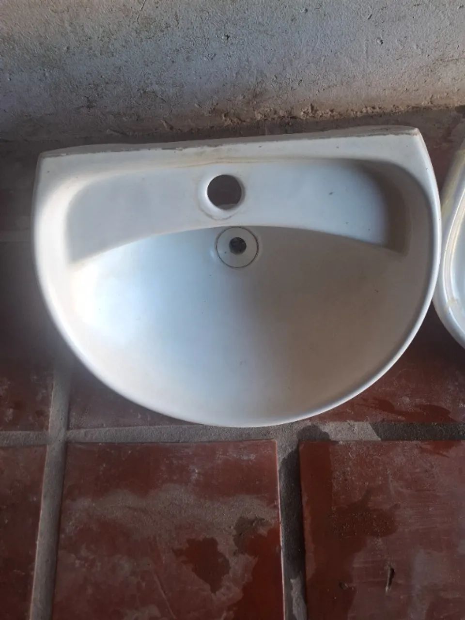 Vendo pias, colunas de pias e tijolos445639346503690243