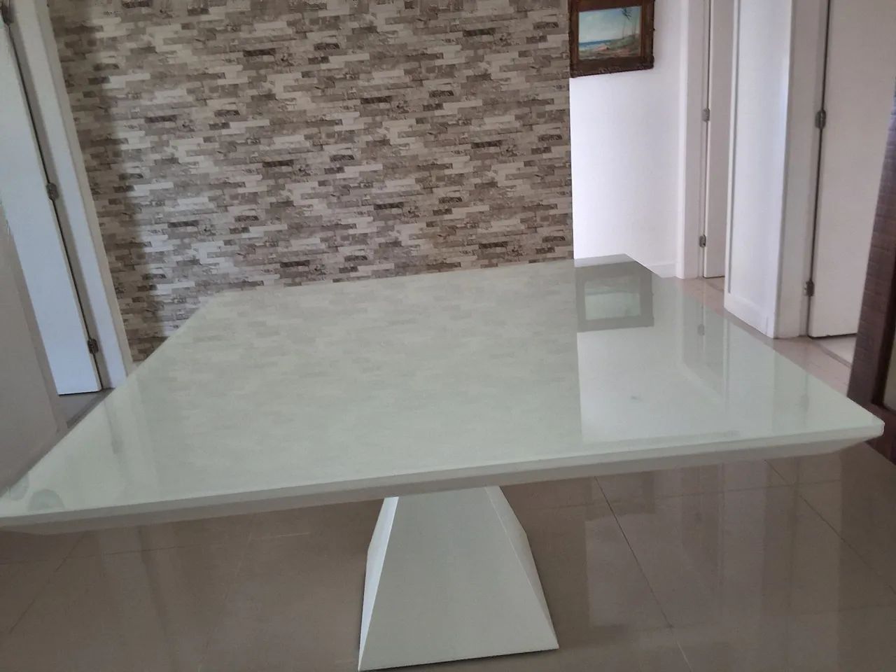 Vendo mesa de jantar laca branca e vidro branco - Foto 2