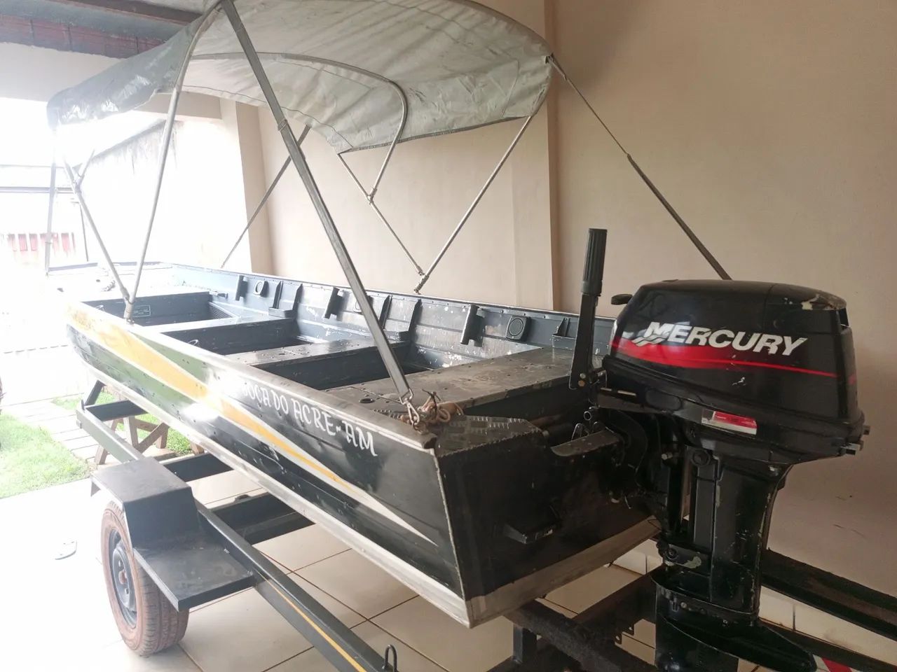 Barco, motor e carretinha 