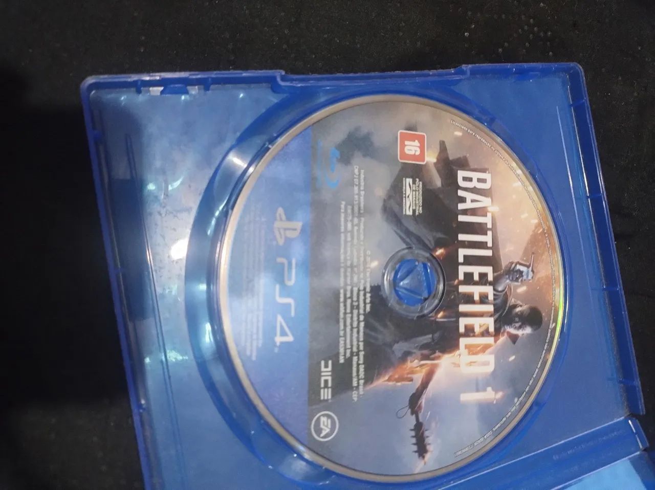 Vende se ps4 com volante 2 controles e 3 jogos  - Foto 4