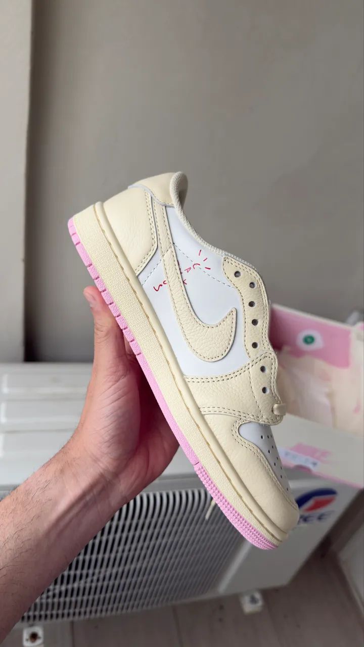 Tênis Air Jordan 1 Low Shy Pink x Travis  37BR - Foto 2
