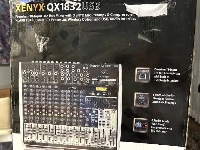 Mesa de som behringer XENYX QX1832USB