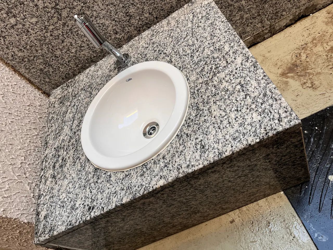 Cuba e torneira para lavabo