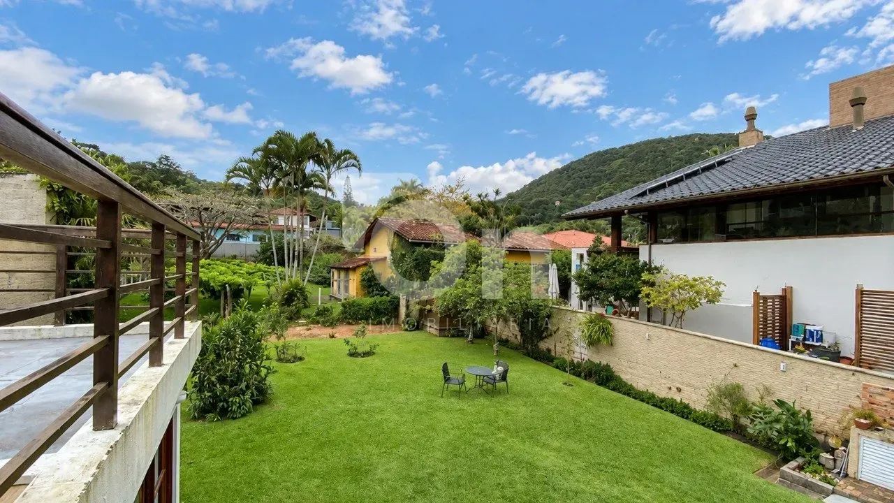 Casa de 4 dormitórios no Sambaqui - Foto 2