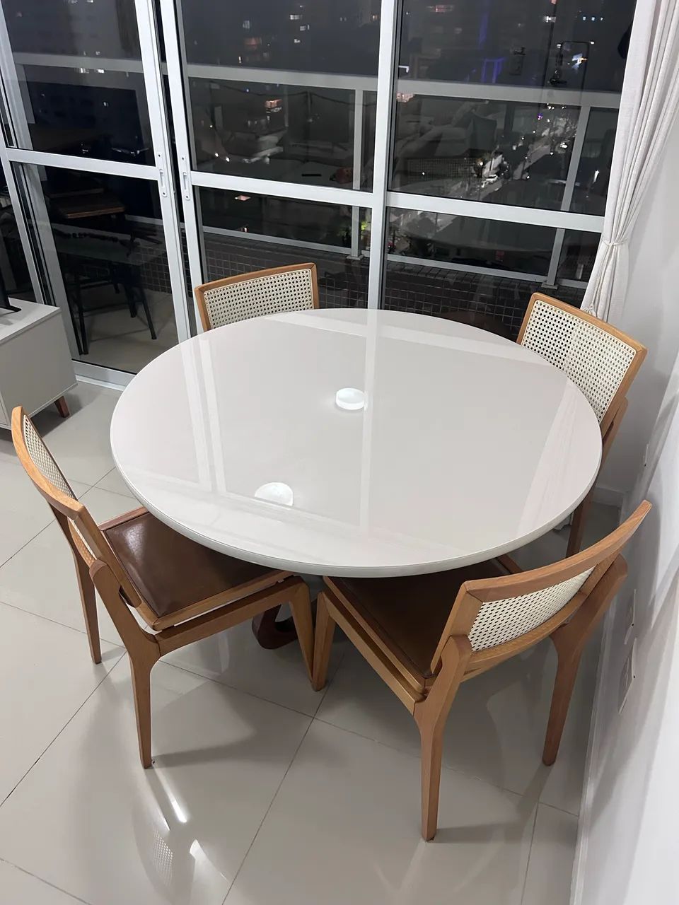 Mesa com 4 cadeiras