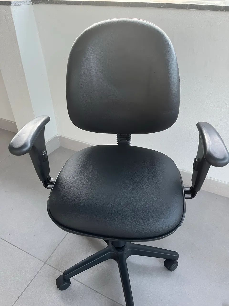 Cadeira escritório flexform com rodinha e apoio de braço - Foto 4